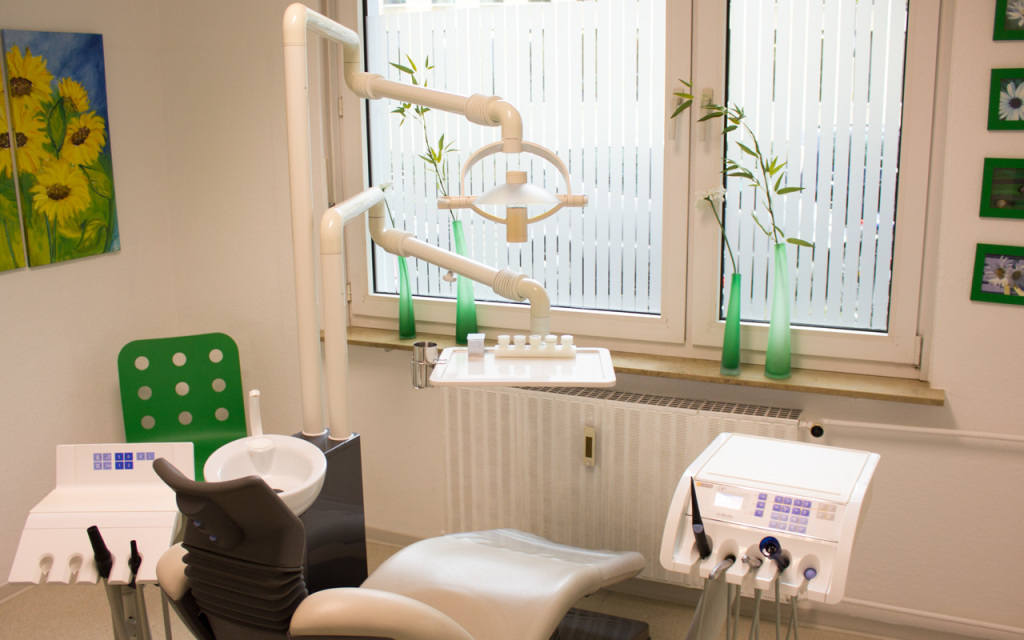 Zahnarztbehandlung - Zahnarztpraxis Dr. Natasha Holtmann in Münster